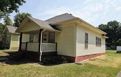 1406 John St, Winfield, KS 67156