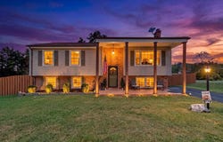 1878 Cranwell Dr, Vinton, VA 24179