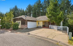 729 N 8TH St, CoosBay, OR 97420