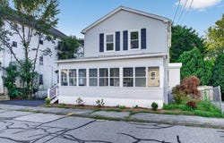 13 Goddard St, Webster, MA 01570