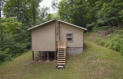 70 Hondo Ln, Hinton, WV 25951