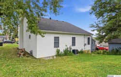 2008 N 70th Street, Omaha, NE 68104