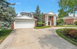 40 Webber Place, Grosse Pointe Shores, MI 48236