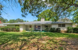 6018 Woodwick Dr, Windcrest, TX 78239