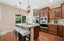 1076 EPPERLY Way, WestLinn, OR 97068