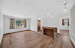 100 E Maxwelton Drive, Des Moines, IA 50315