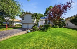 32 Middle Lane, Jericho, NY 11753
