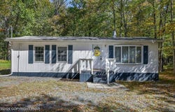 86 Windsor Road, Hawley, PA 18428