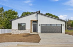 2202 Modern Avenue, Carthage, MO 64836