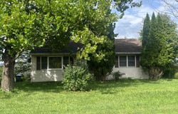 1396 W Glenville Road, Amsterdam, NY 12010