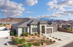 1949 N Mountain View Dr, Washington, UT 84780