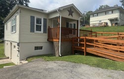 206 Carter Ave, CRAB ORCHARD, WV 25827