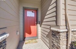 1149 S WALNUT St, Canby, OR 97013