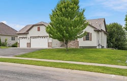29661 Shoreview Circle, Lindstrom, MN 55045