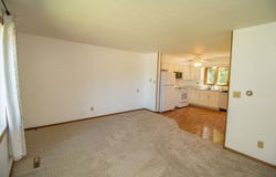 557 5th St NW, Sioux Center, IA 51250