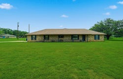 111 Mitch Thomas, Pleasanton, TX 78064