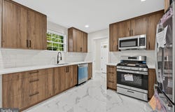 2 PERSHING Avenue, EWING, NJ 08618