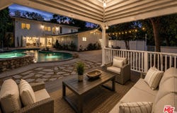 5220 Melvin Ave, Los Angeles, CA 91356