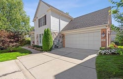 936 Lochmoor Place, Grosse Pointe Woods, MI 48236