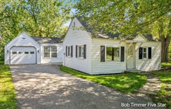 2284 104th Avenue, Zeeland, MI 49464