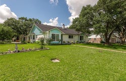 3801 Oak Hill Drive, Bryan, TX 77802