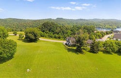 1740 Eagle Point Drive, Loudon, TN 37774