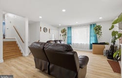 8802 STERLING, HYATTSVILLE, MD 20785
