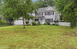 106 Halfmoon Drive, Altamont, NY 12009