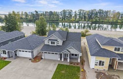 2162 S RIVER Rd, Kelso, WA 98626