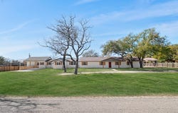 113 Crestline Dr, Pleasanton, TX 78064