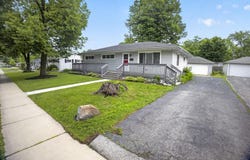 922 E Crestview Court, Crown Point, IN 46307