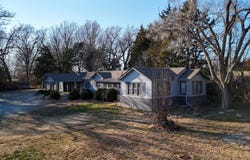113 S Country Club Rd, Arkansas City, KS 67005