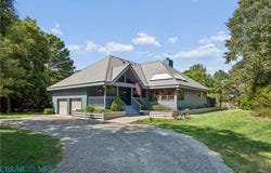 70 Finns Point Ln, Hampton, VA 23669