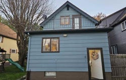 327 S 9th St, Virginia, MN 55792