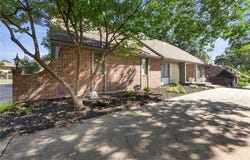 205 NW Hillcrest Lane, Lee's Summit, MO 64063