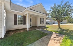 200 crestwood Circle, Centerville, GA 31028