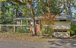 105 W 35TH Pl, Eugene, OR 97405