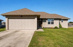 107 Cherry Avenue, Clever, MO 65631