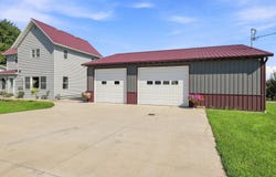 405 1st E Avenue, Farley, IA 52046