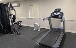 495 W Santa Ana, Clovis, CA 93612