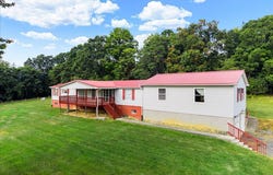 5308 Thornspring Rd, Pulaski, VA 24301
