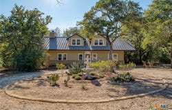 123 Bowie Trail, Luling, TX 78648