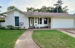 8 Holloway Pl, Texarkana, TX 75503