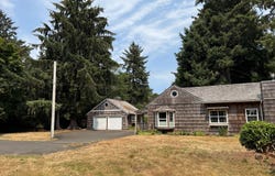 750 5TH St, Gearhart, OR 97138