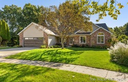 216 Glenview Court NE, Rockford, MI 49341