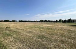 25 Meadow St, Pierre, SD 57501