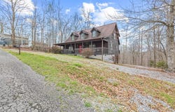 143 Koala Ridge Rd, Byrdstown, TN 38549