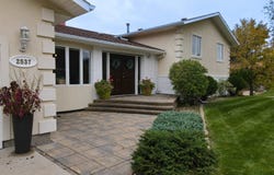 2537 NW 10th Ave, Minot, ND 58703
