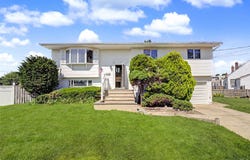 14 Laurel Place, Bethpage, NY 11714