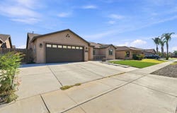 1835 Santa Cruz Drive, Tulare, CA 93274